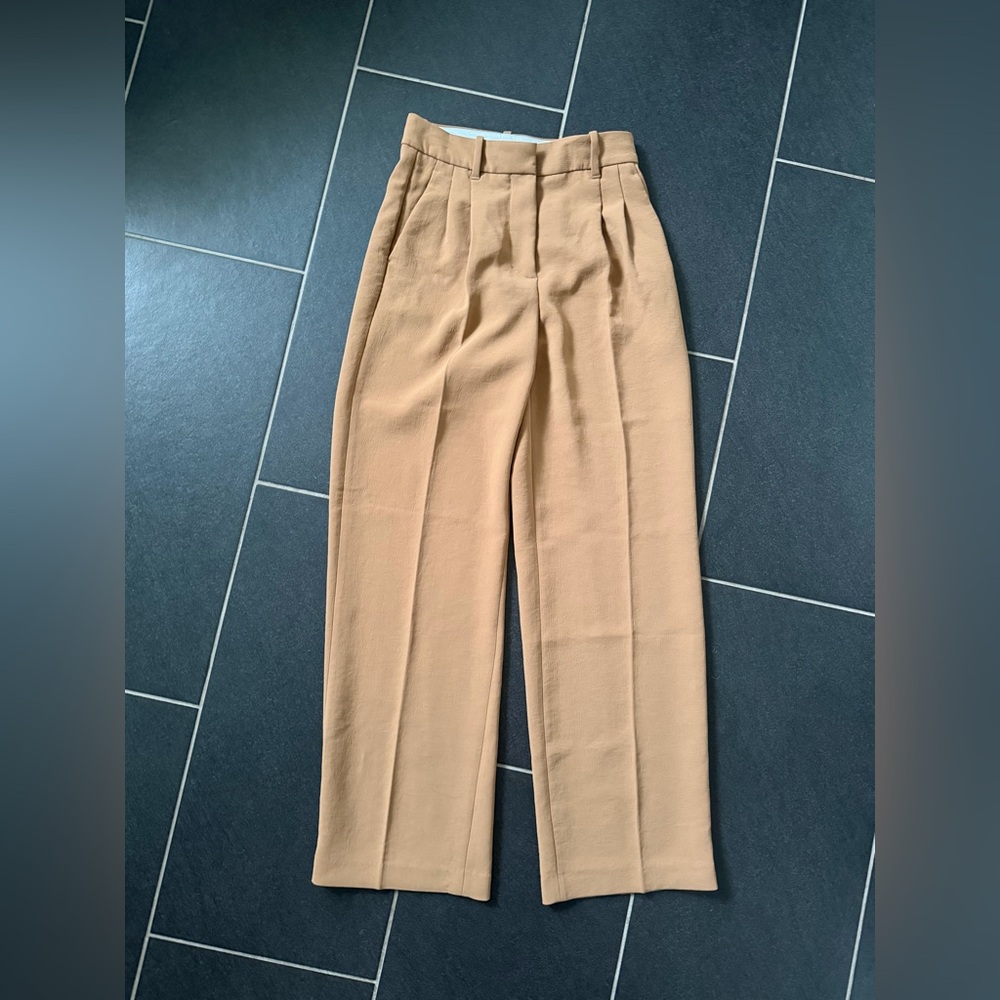 Aritzia Effortless Pants - Crepette size 0 Short in Saville